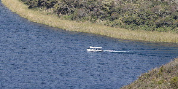 Boot op Laguna de Cuicocha